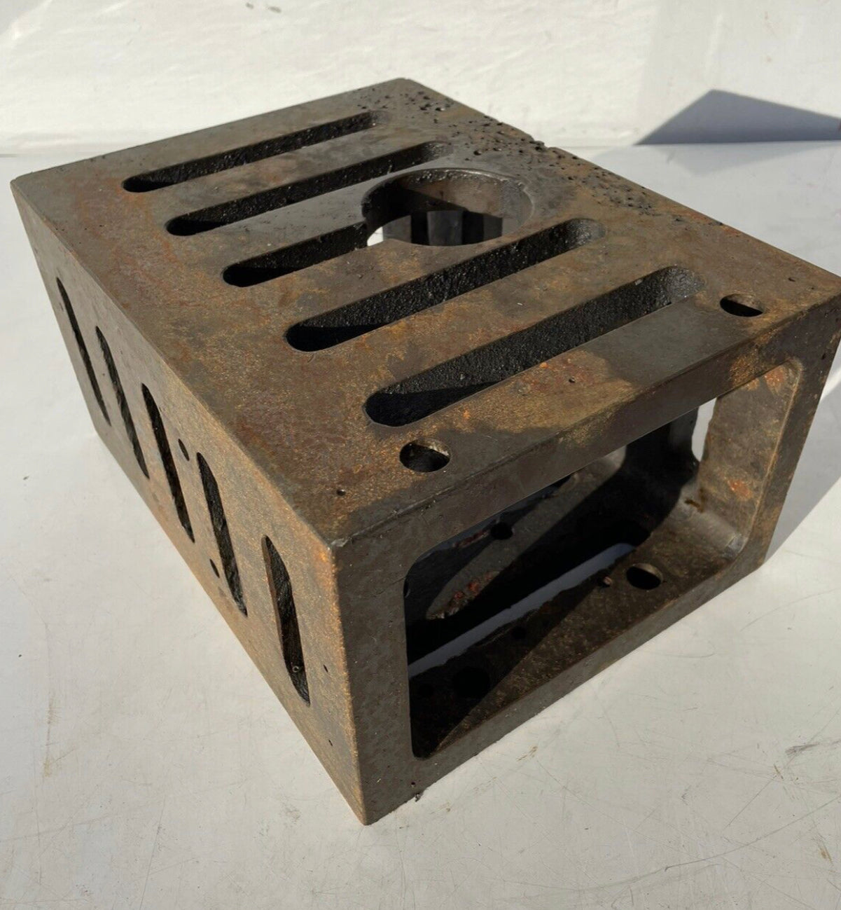 Tee Slotted Cast Iron Cube 31 cm x 16cm x 23cm x 25.25 x 26kg