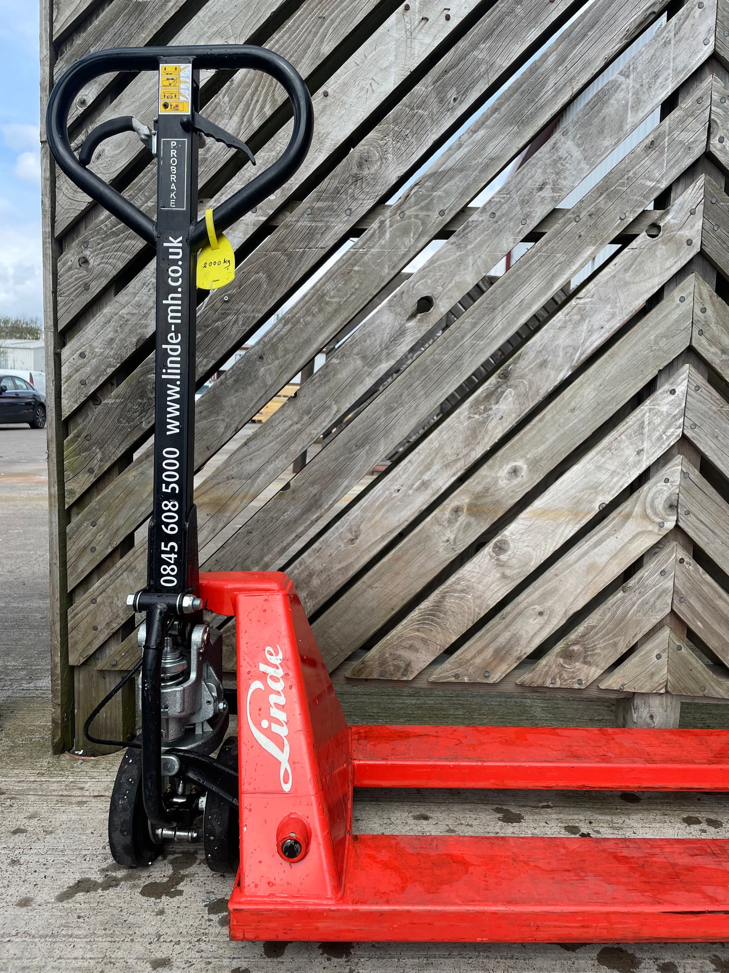 LINDE 2 mtr Long pallet truck - 2 tonne 2017 Model With Hand Brake