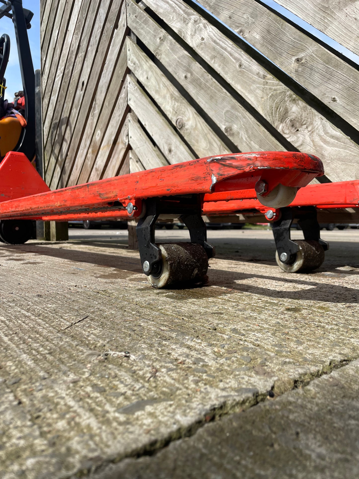 LINDE 2 mtr Long pallet truck - 2 tonne 2017 Model With Hand Brake