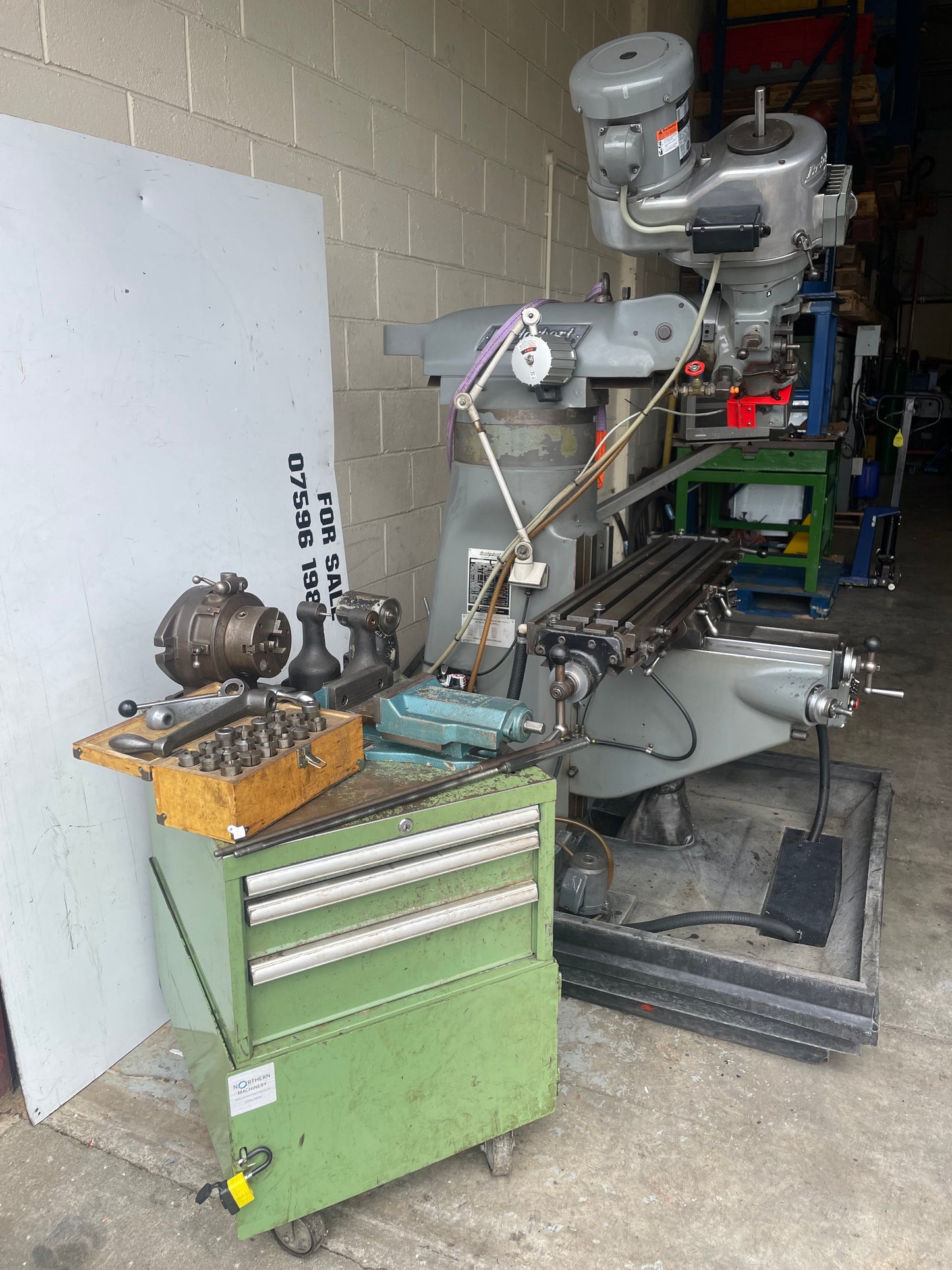 Bridgeport Milling Machine Vari speed head, 48" table. LOTS OF EXTRAS