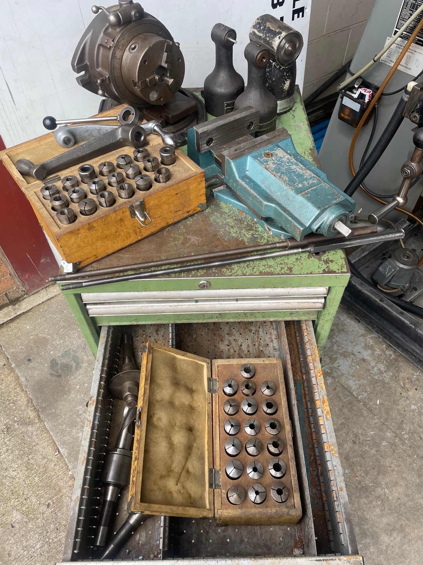 Bridgeport Milling Machine Vari speed head, 48" table. LOTS OF EXTRAS