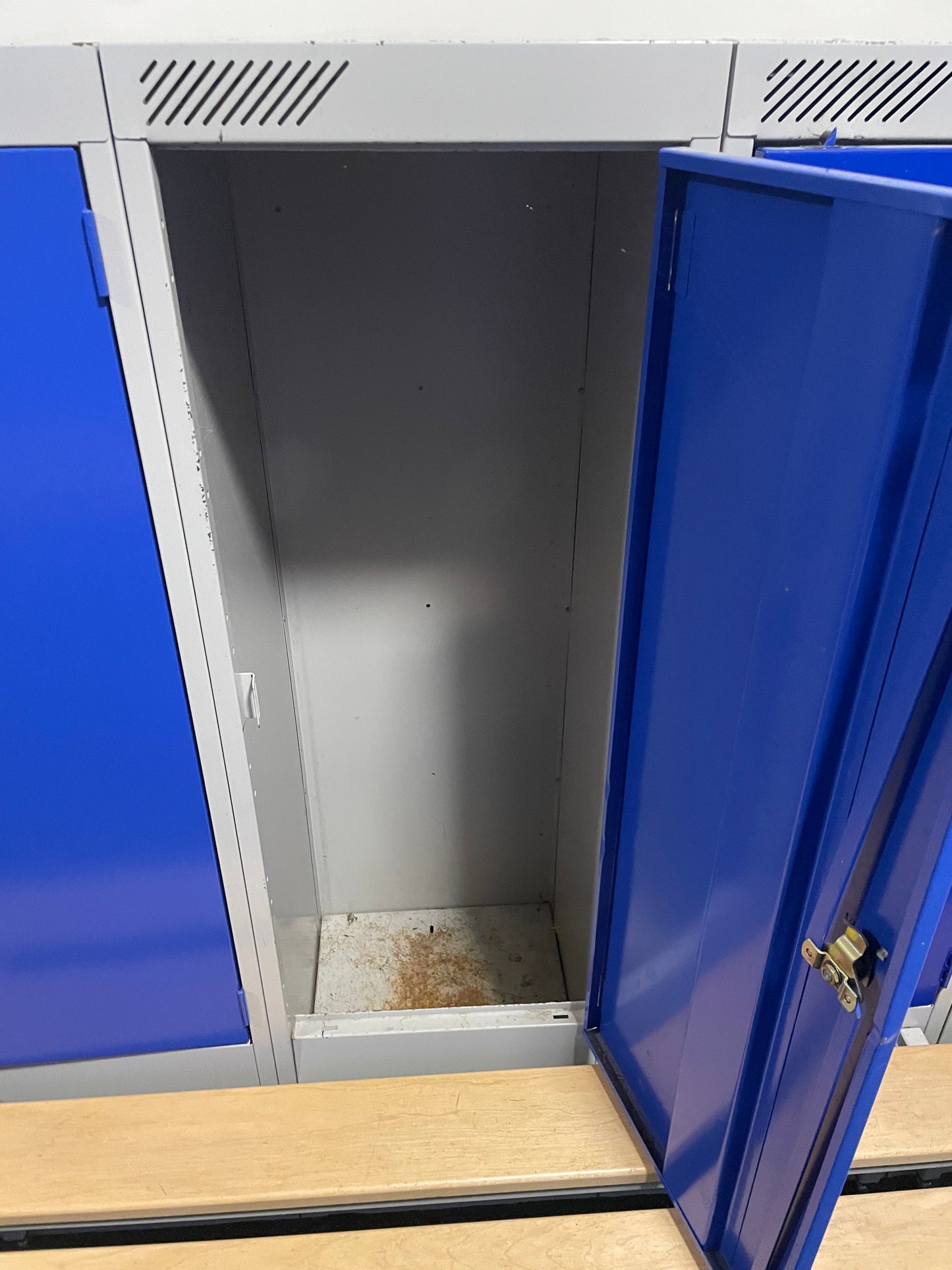 3X single door Lockers includes bench - Steel Staff Locker Gym Changing Room